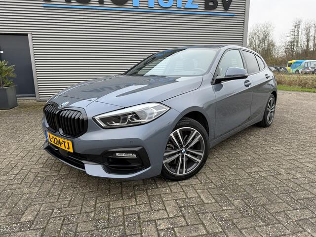 BMW 1-SERIE 118i Sport Line Achteruitrijcamera Trekhaak LED Sportstoelen Carplay BTW auto