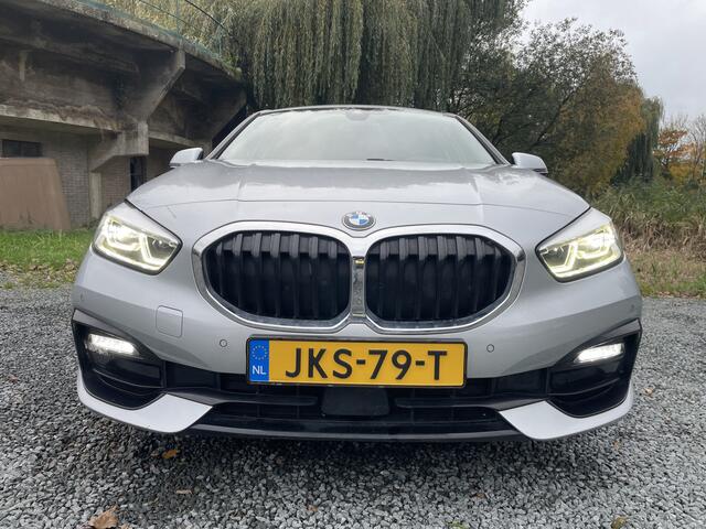 BMW 1-SERIE 118IA 140PK AUT. BUSINESS SPORT-LINE NAVI/LED/CAMERA/CARPLAY