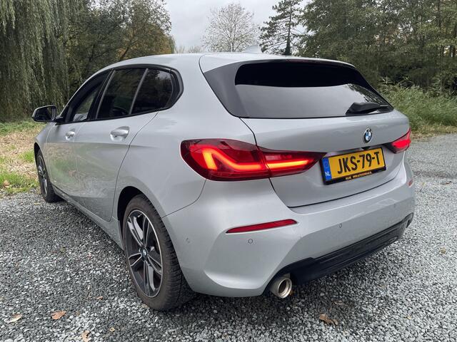 BMW 1-SERIE 118IA 140PK AUT. BUSINESS SPORT-LINE NAVI/LED/CAMERA/CARPLAY