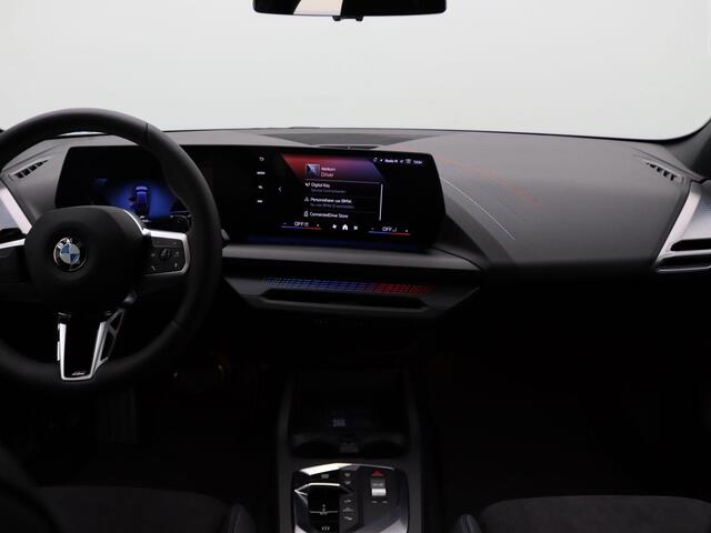 BMW 1-SERIE 120 M Sportpakket Pro | Premium Pack | Stuurwielrand Verwarmd | Achteruitrijcamera | Driving Assistant | 18''