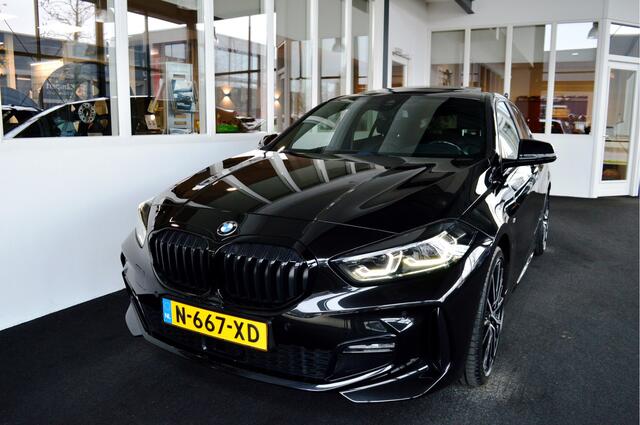 BMW 1-SERIE 118i M-Sportedition | 19" | Pano | Leder | Active Cruise