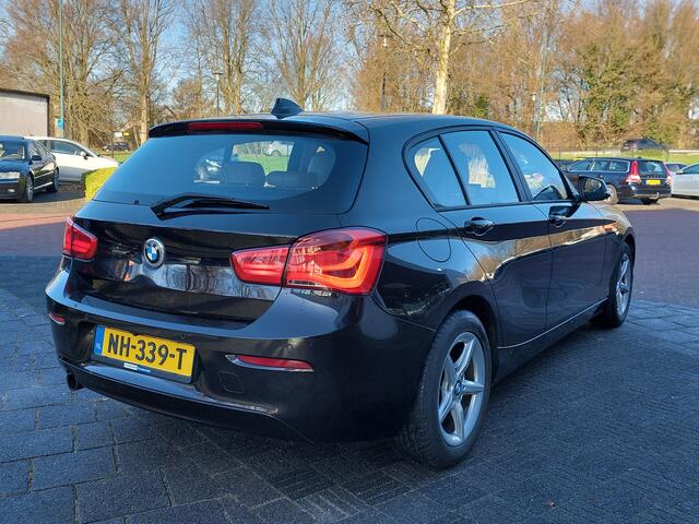 BMW 1-SERIE 118i 136pk Automaat High Executive 5-Deurs | Origineel NL | Navi | Clima | Adap.Cruise | Harman-Kardon | Schuifdak | Leder+Sportstoel+Stoelverwarming | Led Koplampen | Pdc V+A+Camera | 16''lm