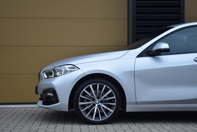 BMW 1-SERIE 118i High Executive Edition * Sportstoelen * Lichtpakket * M-Stuurwiel *