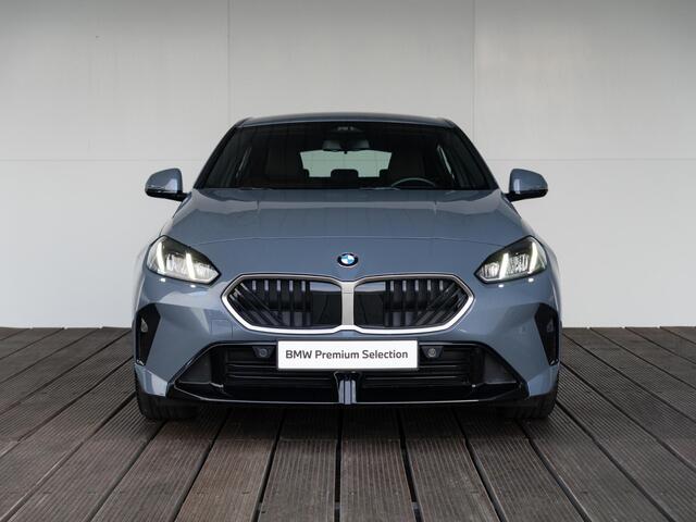 BMW 1-SERIE 120 | M Sportpakket | Driving Assistant | Achteruitrijcamera | Stoelverwarming | PDC | 18''