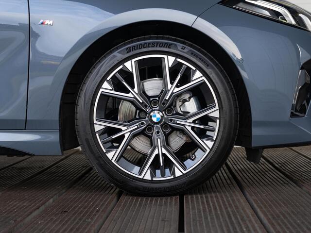 BMW 1-SERIE 120 | M Sportpakket | Driving Assistant | Achteruitrijcamera | Stoelverwarming | PDC | 18''