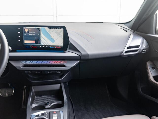 BMW 1-SERIE 120 | M Sportpakket | Driving Assistant | Achteruitrijcamera | Stoelverwarming | PDC | 18''