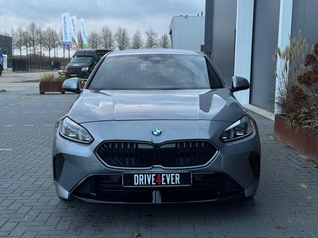 BMW 1-SERIE 120i M PACK 2025 LEDER SPORTVELGEN H&K LED WIDESCREEN