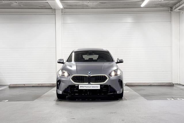 BMW 1-SERIE 120 | M-Sport Pro | Innovation Pack | Driving Assistant | Parking Assistant Plus | Harman/Kardon | Panoramadak | Comfort Access