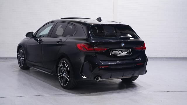 BMW 1-SERIE 118i M Sport Panoramadak Apple Carplay Camera PDC v+a Ambienteverlichting Led koplampen