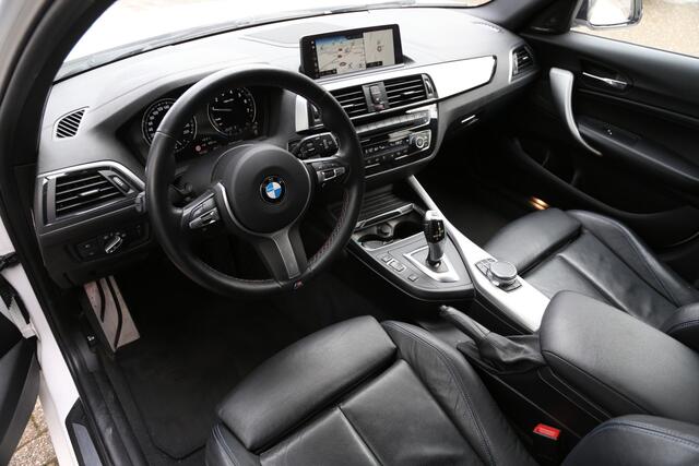 BMW 1-SERIE 118i M-Sport High Exec Autom Schuifdak HK Camera Leer Navi LED