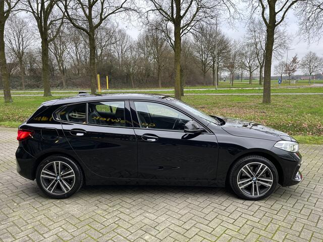 BMW 1-SERIE 118i Business Edition | DEALER OH | CARPLAY | CLIMA | CRUISE | NAVI | PDC V&A | VIRTUAL COCKPIT