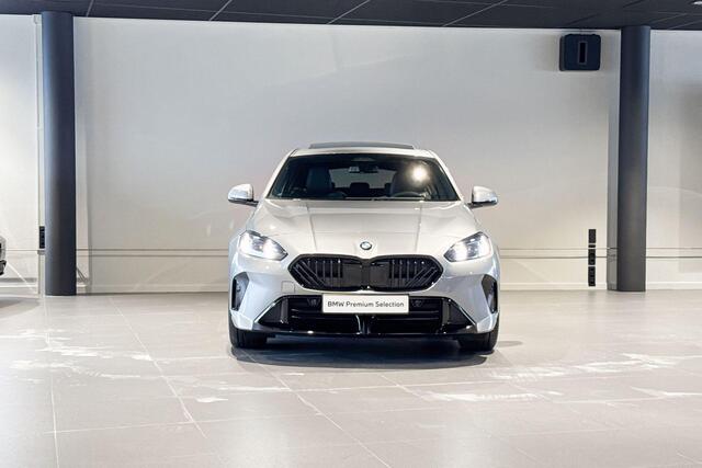 BMW 1-SERIE 120 M Sport Design Edition | Glazen Panoramadak | Stoelverwarming | Achteruitrijcamera |