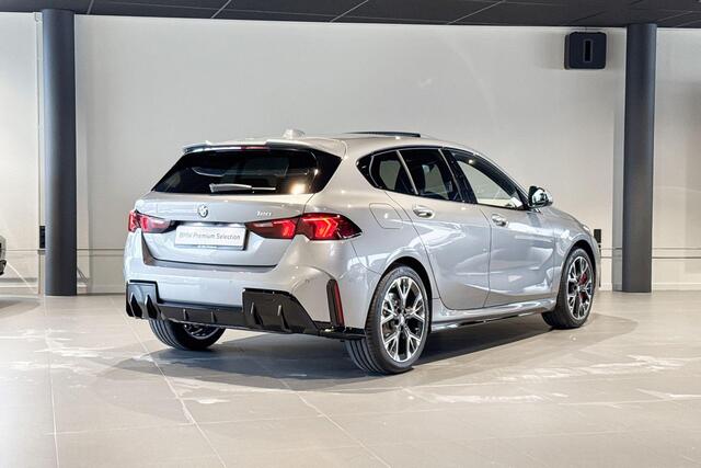 BMW 1-SERIE 120 M Sport Design Edition | Glazen Panoramadak | Stoelverwarming | Achteruitrijcamera |