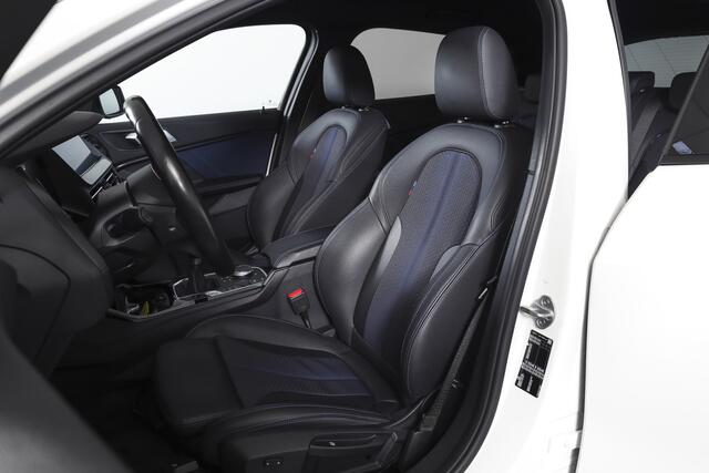 BMW 1-SERIE 118i 140 PK High Executive M Sport | Dig. Cockpit | Cruise | PDC | ECC | NAV + App. Connect | ECC | DAB | LM 18" |