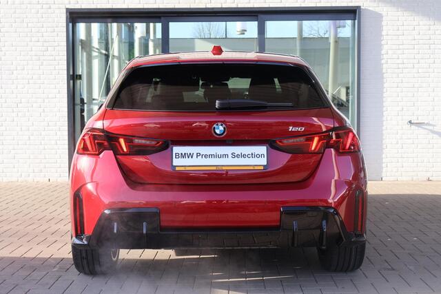 BMW 1-SERIE 120 M Sport Design Edition | Driving Assistant | Voorstoelen Verwarmd | Apple Carplay