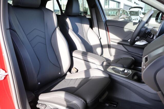 BMW 1-SERIE 120 M Sport Design Edition | Driving Assistant | Voorstoelen Verwarmd | Apple Carplay