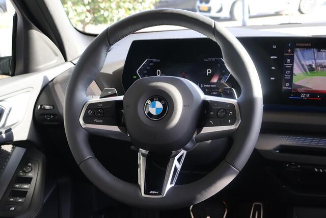 BMW 1-SERIE 120 M Sport Design Edition | Driving Assistant | Voorstoelen Verwarmd | Apple Carplay