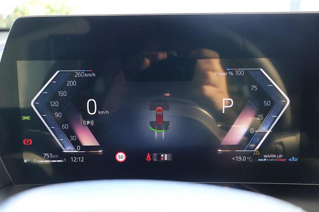 BMW 1-SERIE 120 M Sport Design Edition | Driving Assistant | Voorstoelen Verwarmd | Apple Carplay