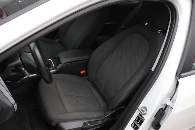 BMW 1-SERIE 118i Executive | Origineel NL | Virtual Cockpit | Cruise Control | Navigatie |