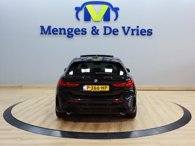BMW 1-SERIE 120i M Sport Airco ECC | Panorama | Sfeer | Cruise Control | Trekhaak | LED | Apple Carplay | Isofix