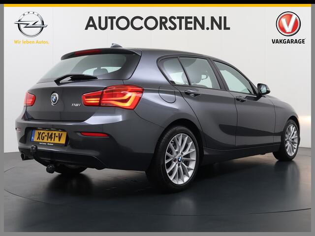 BMW 1-SERIE 118i AUT-8 Sport Navi Ecc Trekhaak Pdc Sportstoelen Corporate Edition Lmv 17" Regen-Lichtsensor Isofix Bluetooth Origineel Nederlandse Auto Zeer nette BMW 118I