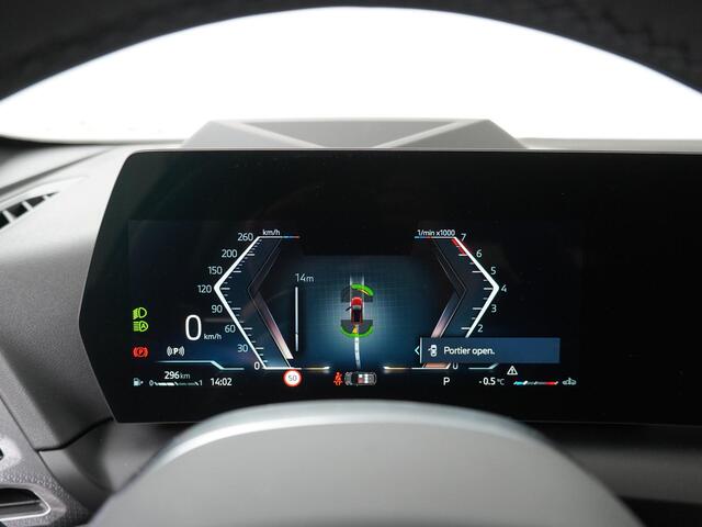 BMW 1-SERIE 120 M Sport Design Edition | M-Sport Pro | Head-Up | Comfort Access | Driving Assistant Plus | Harman Kardon | Panoramadak |