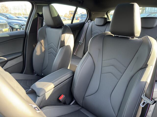 BMW 1-SERIE 120 | M-Sport Pro | Panorama | Head-Up | Stoelverw. + Stuur verw. | 19'' | Comfort Access