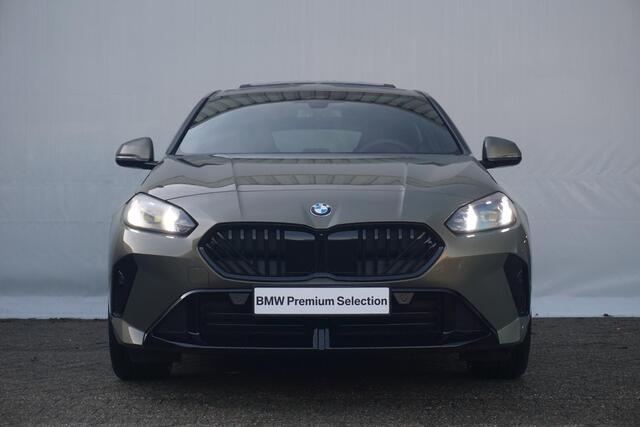 BMW 1-SERIE 123 xDrive M Sportpakket Pro 19'' / Panoramadak / Elektrisch verstelbare stoelen / Harman Kardon