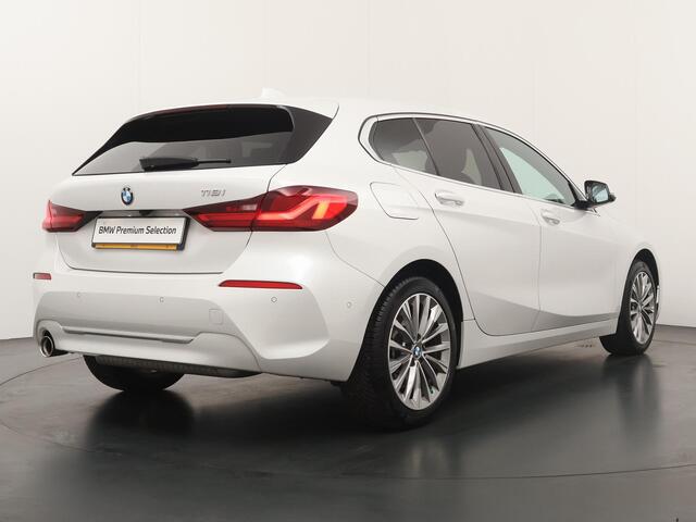 BMW 1-SERIE 118i High Executive Edition | Leder | Stoelverwarming | Camera | Active Cruise Control | Navigatie | Luxury Line