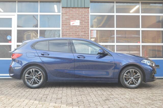 BMW 1-SERIE 118i Executive | AUT - VRT.DASH - BLACKLINE