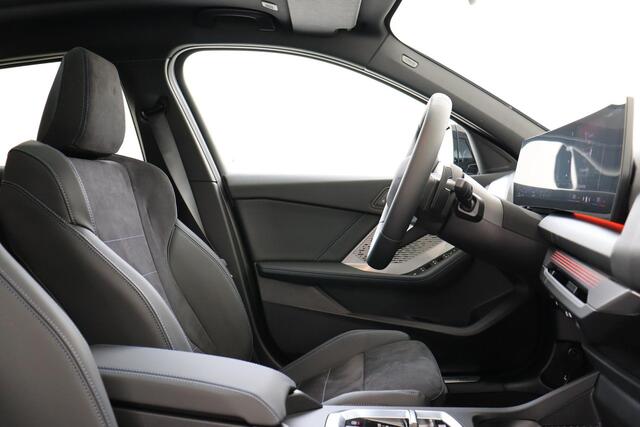 BMW 1-SERIE 120 M SPORT DESIGN EDITION -PANO.DAK|M-SPORT|PRIVACY.GLAS|STEPTRONIC|DRIVING.ASSISTANT|CARPLAY|STOELVERW.