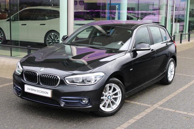BMW 1-SERIE 118i Executive Sport Line Automaat / Sportstoelen / LED / Cruise Control / PDC