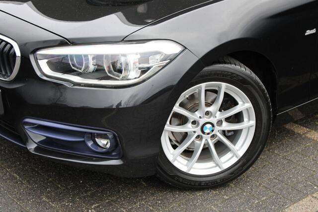 BMW 1-SERIE 118i Executive Sport Line Automaat / Sportstoelen / LED / Cruise Control / PDC