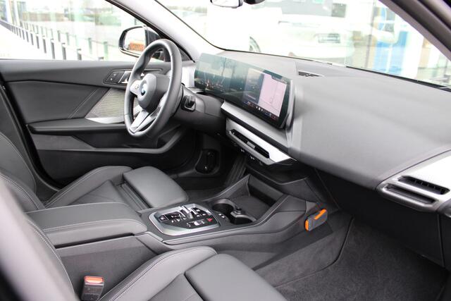 BMW 1-SERIE 120 M Sport Automaat / Sportstoelen / Achteruitrijcamera