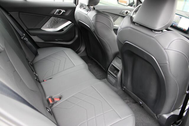 BMW 1-SERIE 120 M Sport Automaat / Sportstoelen / Achteruitrijcamera