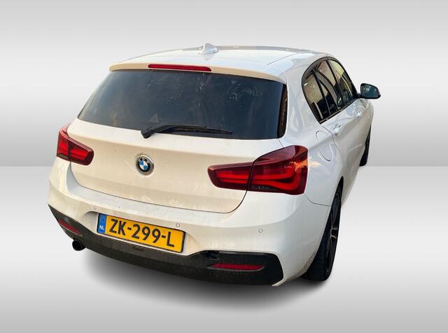 BMW 1-SERIE 118i Edition M Sport Shadow High Exe. / Leder / Navigatie / Parkeerhulp achter / Keyless / 18'' / Getint glas / Stoelverwarming / Cruise Control
