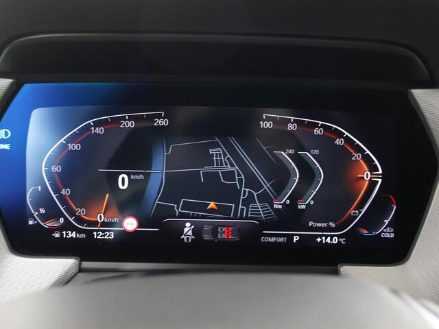 BMW 1-SERIE 118i Introduction Edition | Navigatie | Parkeersensoren | Climate Control | Cruise Control |