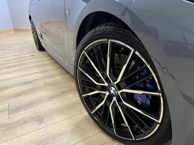 BMW 1-SERIE 116d Executive Edition M Sport | Airco ECC | Panorama | Sfeer | Head Up | Camera | Isofix | NAP