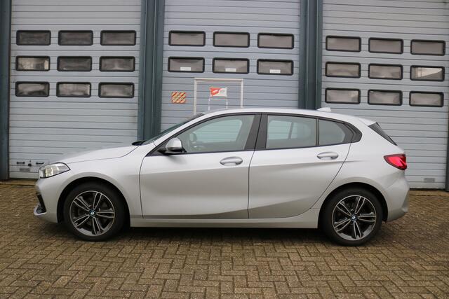 BMW 1-SERIE 118i Executive Edition Autom Xenon Led Navi Sportzetels 17inch Bj:2020