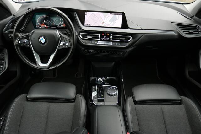 BMW 1-SERIE 118i Executive Edition Autom Xenon Led Navi Sportzetels 17inch Bj:2020