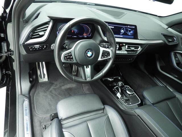 BMW 1-SERIE 5-deurs 118i | M-Sportpakket | LED | Leder | Navigatie | Schuifdak | Sportstoelen | Active cruise | DAB | Hifi speakers | Alu 19 inch
