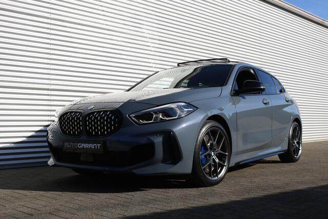 BMW 1-SERIE M135i xDrive High Executive (Panodak Sportleder/Memory Carplay HeadUp HarmanKardon Camera Keyless Full-Led PrivacyGlass)