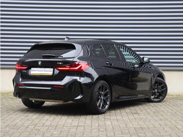 BMW 1-SERIE 5-deurs 118i | High Executive | M Sportpakket | Panodak | Head-Up | Harman Kardon | Elektr. Stoelen | Adaptive Cruise Control | Comfort Access | 18'' LMV