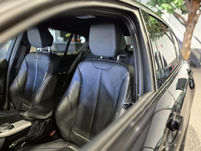 BMW 1-SERIE 116i M-Sport Shadow Edition Camera | Leder | Stoelverwarming | Zwarte hemel | CarPlay | Cruise