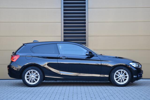 BMW 1-SERIE 118i Executive *M-sport stuur * Automaat * Led koplampen * Sportstoelen *