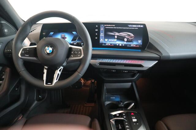 BMW 1-SERIE 123 xDrive | M Sportpakket Pro | Adaptieve Cruise Control | Harman Kardon | Stoel & Stuurwielverwarming | Achteruitrijcamera | Dodehoekdetectie | Comfort Access | Ekris Selection