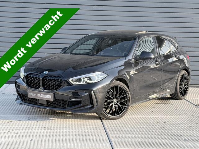 BMW 1-SERIE 118i Business Edition M Sport / Apple Carplay / Camera / Pan dak