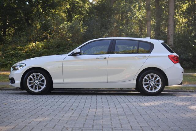 BMW 1-SERIE 118i Corporate Lease Executive Org NL | Sportline | LED | Navi Pro | Cruise | DAB | Clima | Sportstoelen | Etc.
