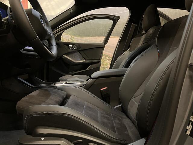 BMW 1-SERIE 120 M Sport Design Edition | Schuif-kantel dak | LED | 20" LMV | Dakspoiler | M-sport pakket | Org. NL |