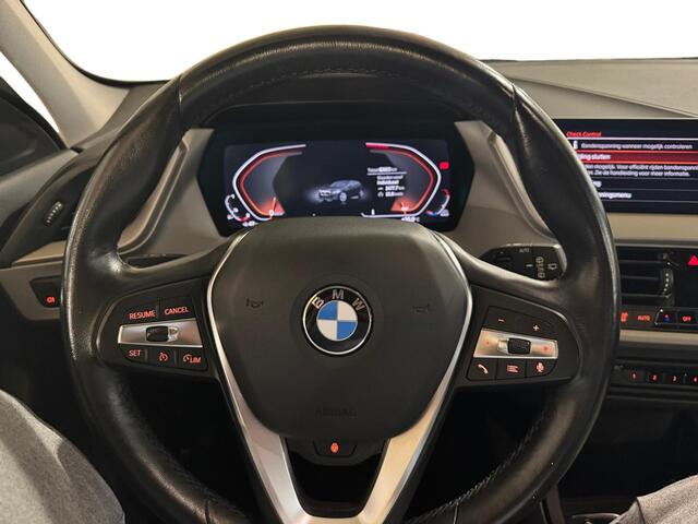 BMW 1-SERIE 116i Introduction Edition Navigatie| Parkeersensoren| Telefoon voorbereiding| Metalliclak| Lichtmetalen velgen| SUPER DEAL!!!!